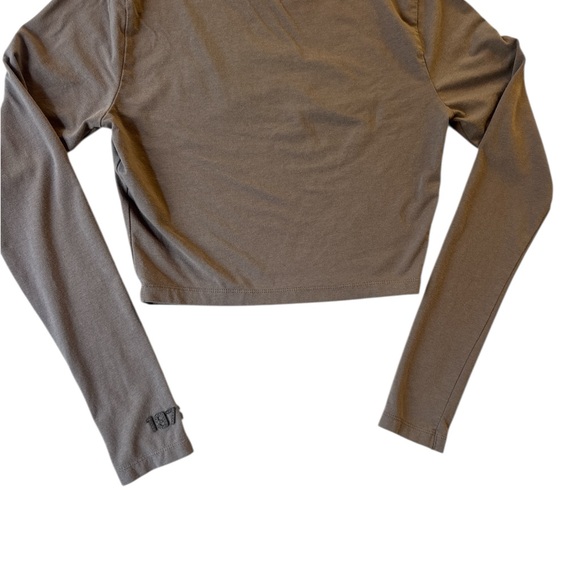 Nike Women's Brown Long Sleeve Crop Top - Picture 3 of 4